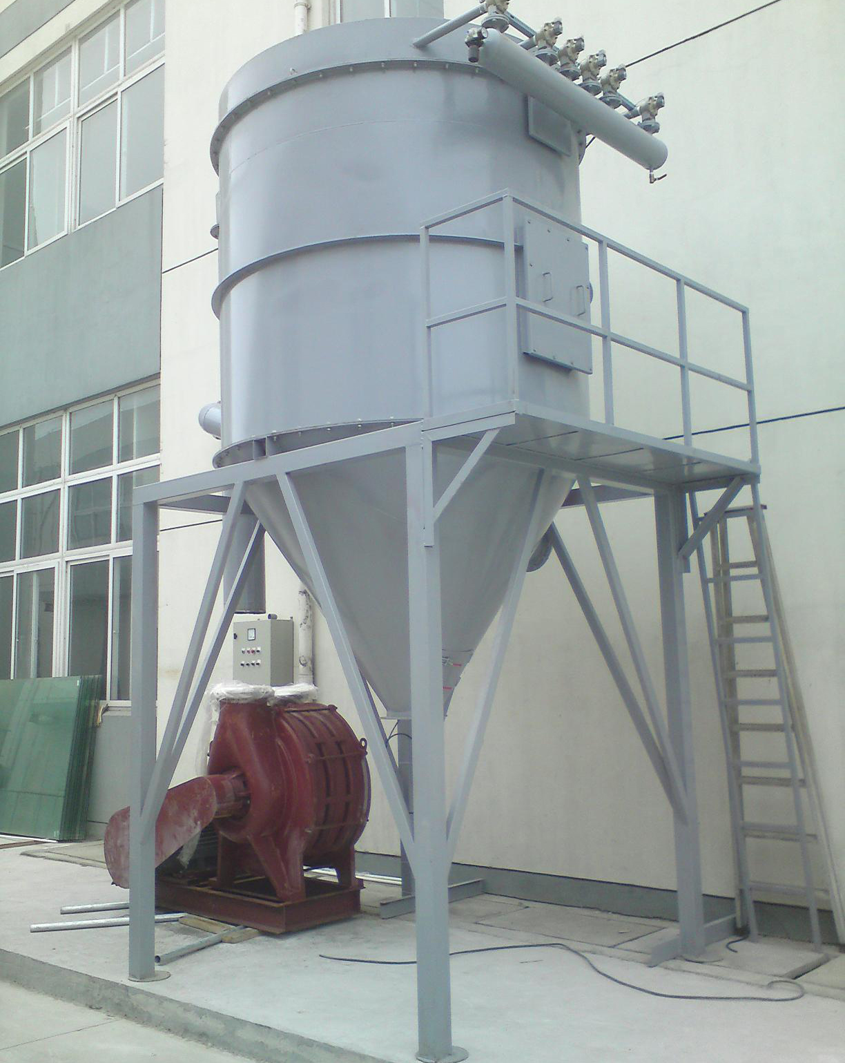 圓筒除塵器.jpg 圓筒除塵器.jpg